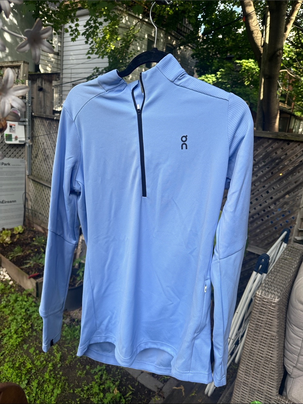 On Running Pale Blue Quarter-Zip Training Top Climate shirt XL
